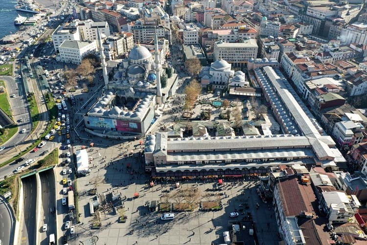 Nimet Abla Gişesi önünde sonu gelmeyen kuyruk