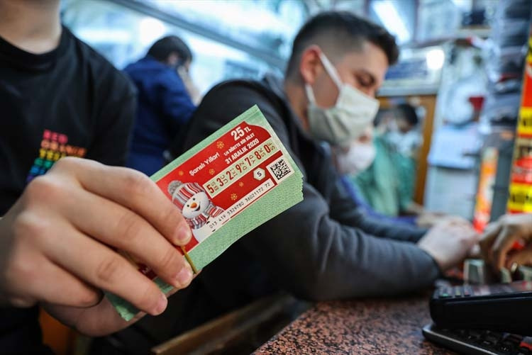 Nimet Abla Gişesi önünde sonu gelmeyen kuyruk