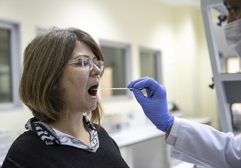 Türk bilim insanlarından koronavirüs teşhisini 10 saniyeye düşüren sistem
