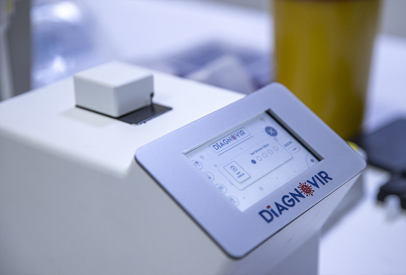 Türk bilim insanlarından koronavirüs teşhisini 10 saniyeye düşüren sistem