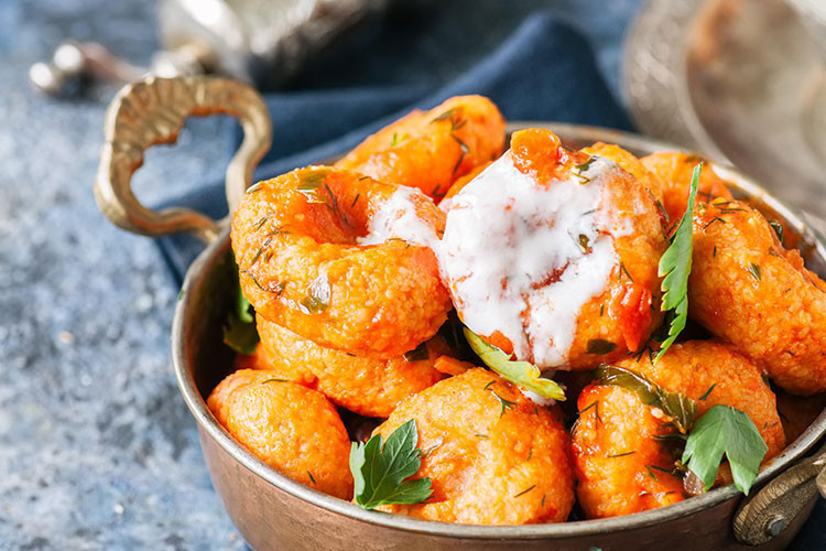 Uyda ikkita yalangoch qiz dosti