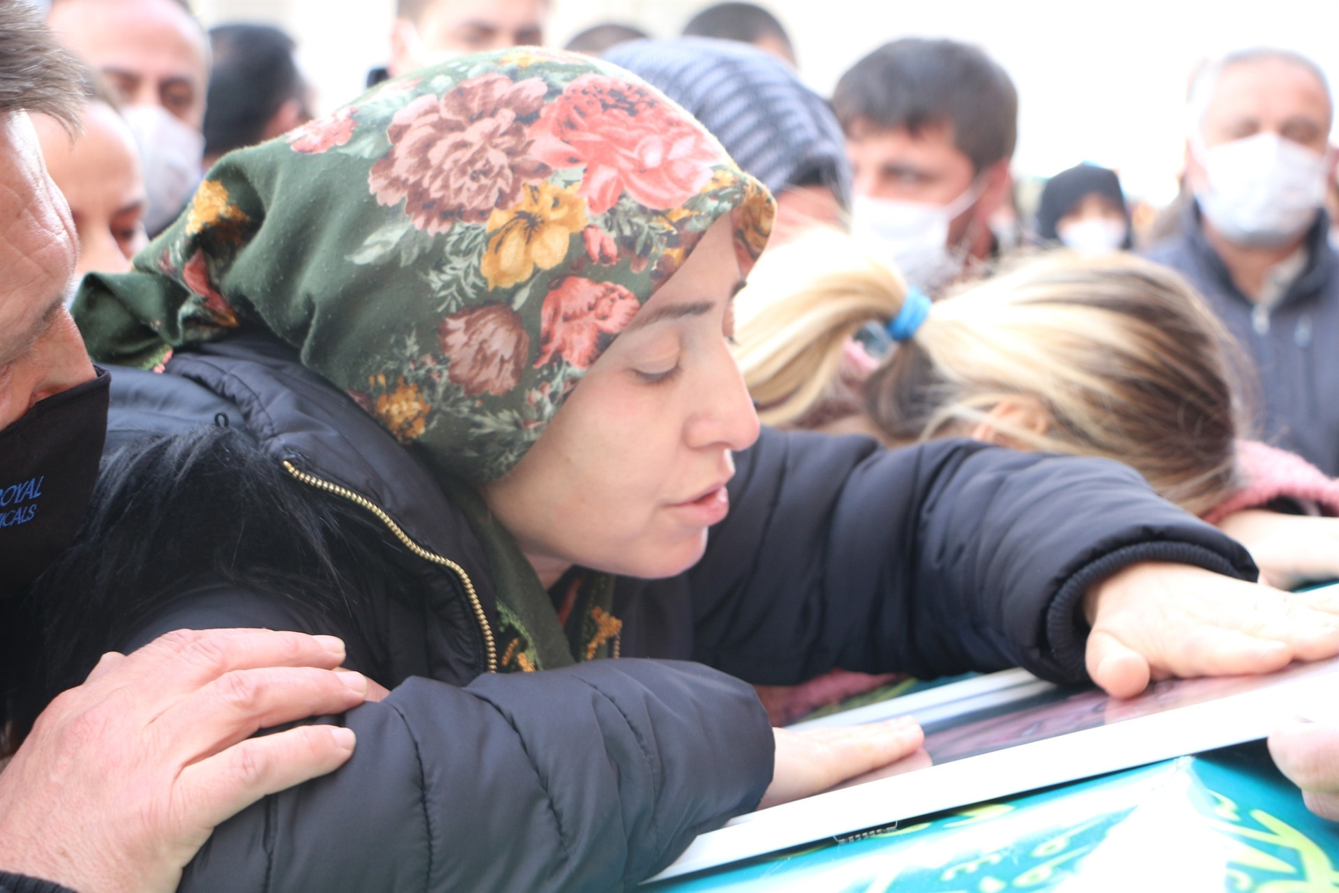 Büşra, gözyaşlarıyla son yolculuğuna uğurlandı