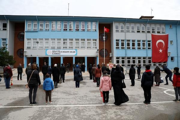 Milli Eğitim Bakanı Selçuk, çağrı yapmıştı 81 ilde bayrak töreni yapıldı
