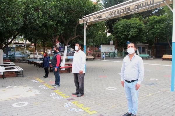 Milli Eğitim Bakanı Selçuk, çağrı yapmıştı 81 ilde bayrak töreni yapıldı