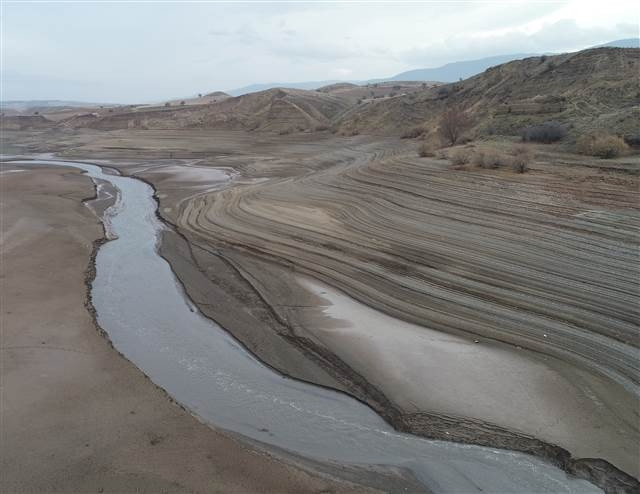Kılıçkaya Barajından geriye nehir yatağı kaldı