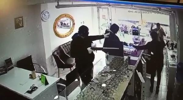 Bursa’da pompalı tüfekli kuyumcu soygunu
