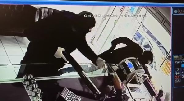 Bursa’da pompalı tüfekli kuyumcu soygunu