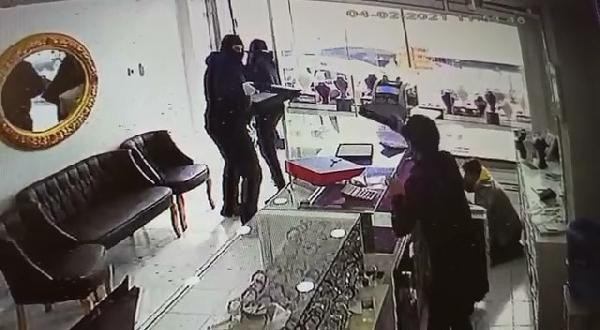 Bursa’da pompalı tüfekli kuyumcu soygunu