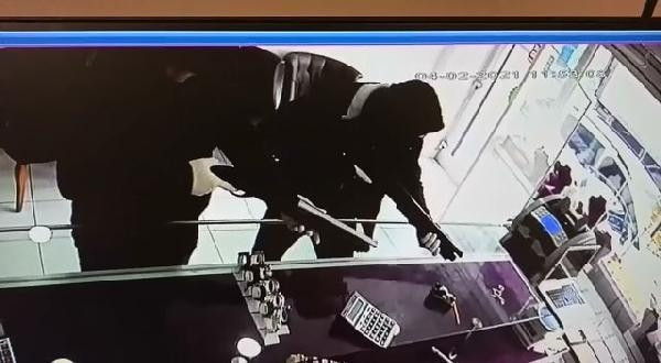 Bursa’da pompalı tüfekli kuyumcu soygunu