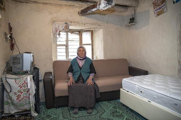 Aydıncık Haberleri - Mersin'de 81 yaşındaki Emiş Teyze'nin evi yenilendi - Mersin Haberleri