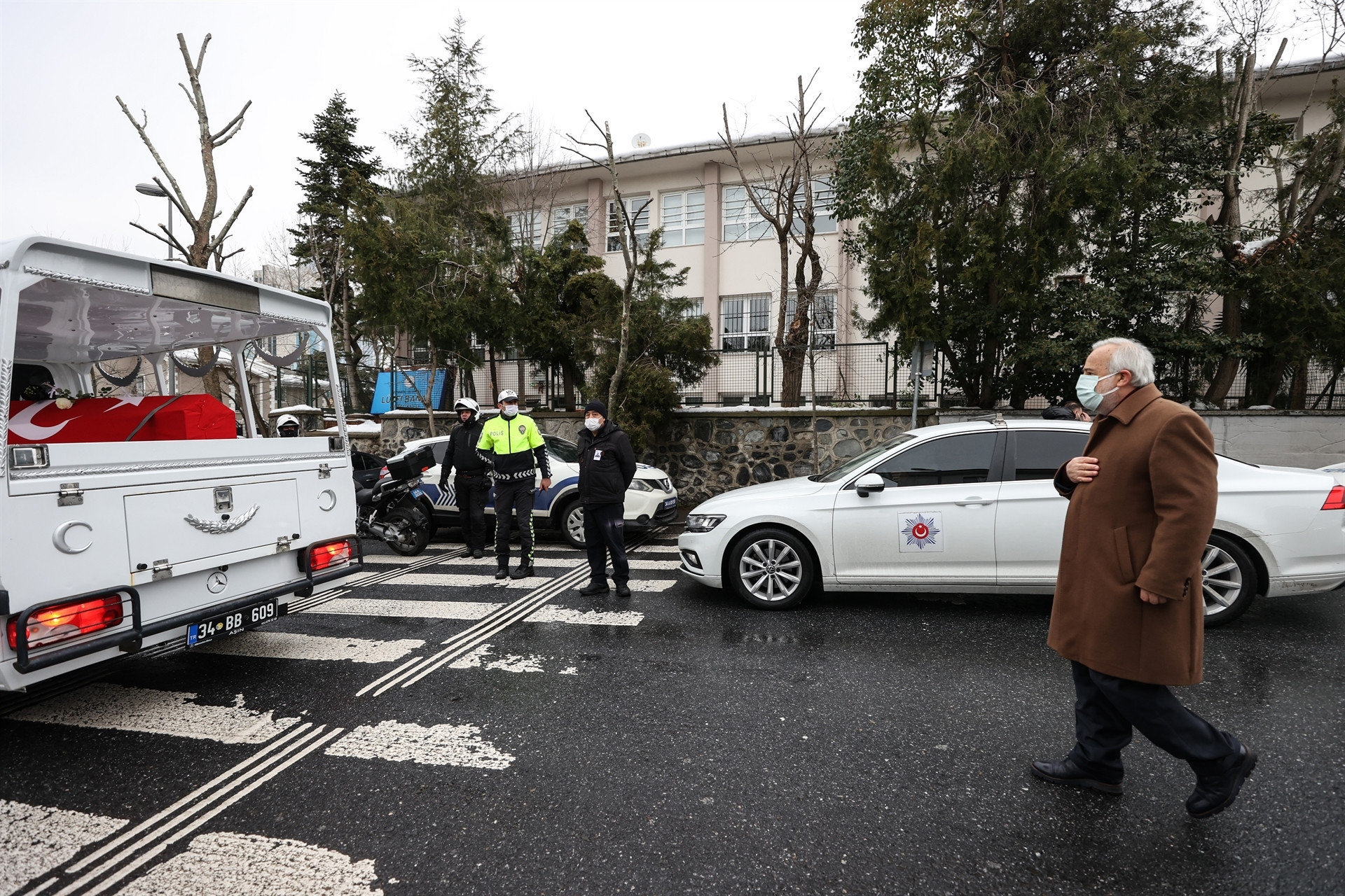 Ünlü psikolog ve yazar Prof. Dr. Cüceloğluna gözyaşlarıyla veda