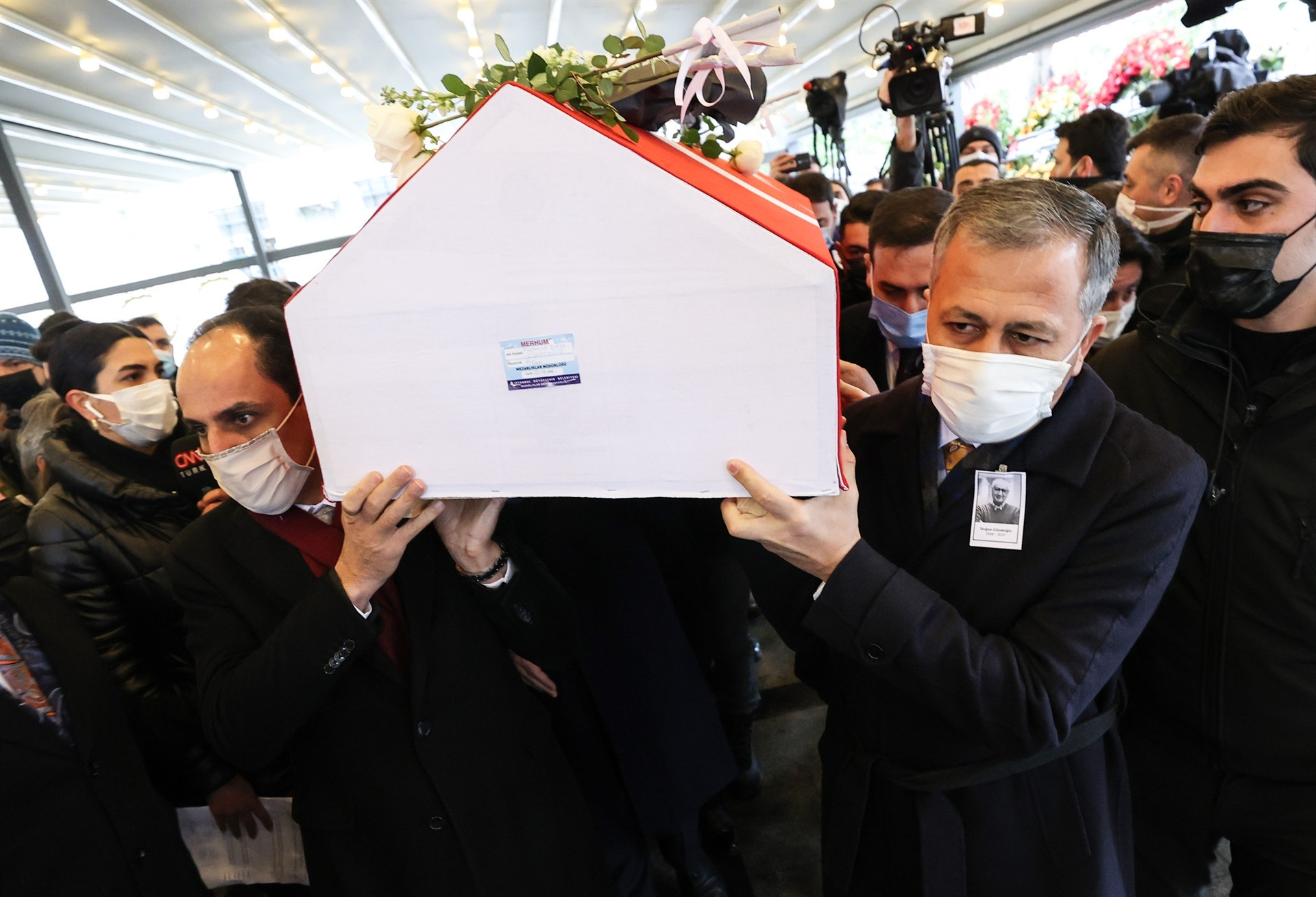 Ünlü psikolog ve yazar Prof. Dr. Cüceloğluna gözyaşlarıyla veda