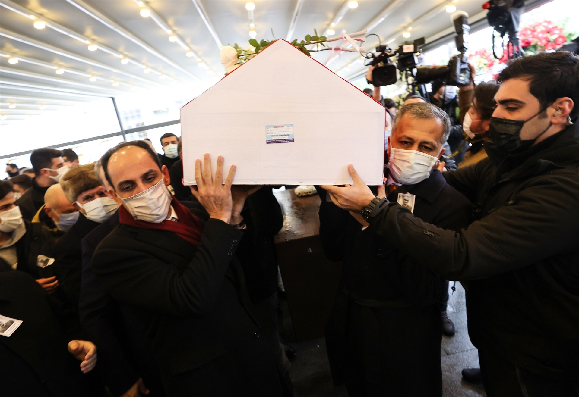 Ünlü psikolog ve yazar Prof. Dr. Cüceloğluna gözyaşlarıyla veda