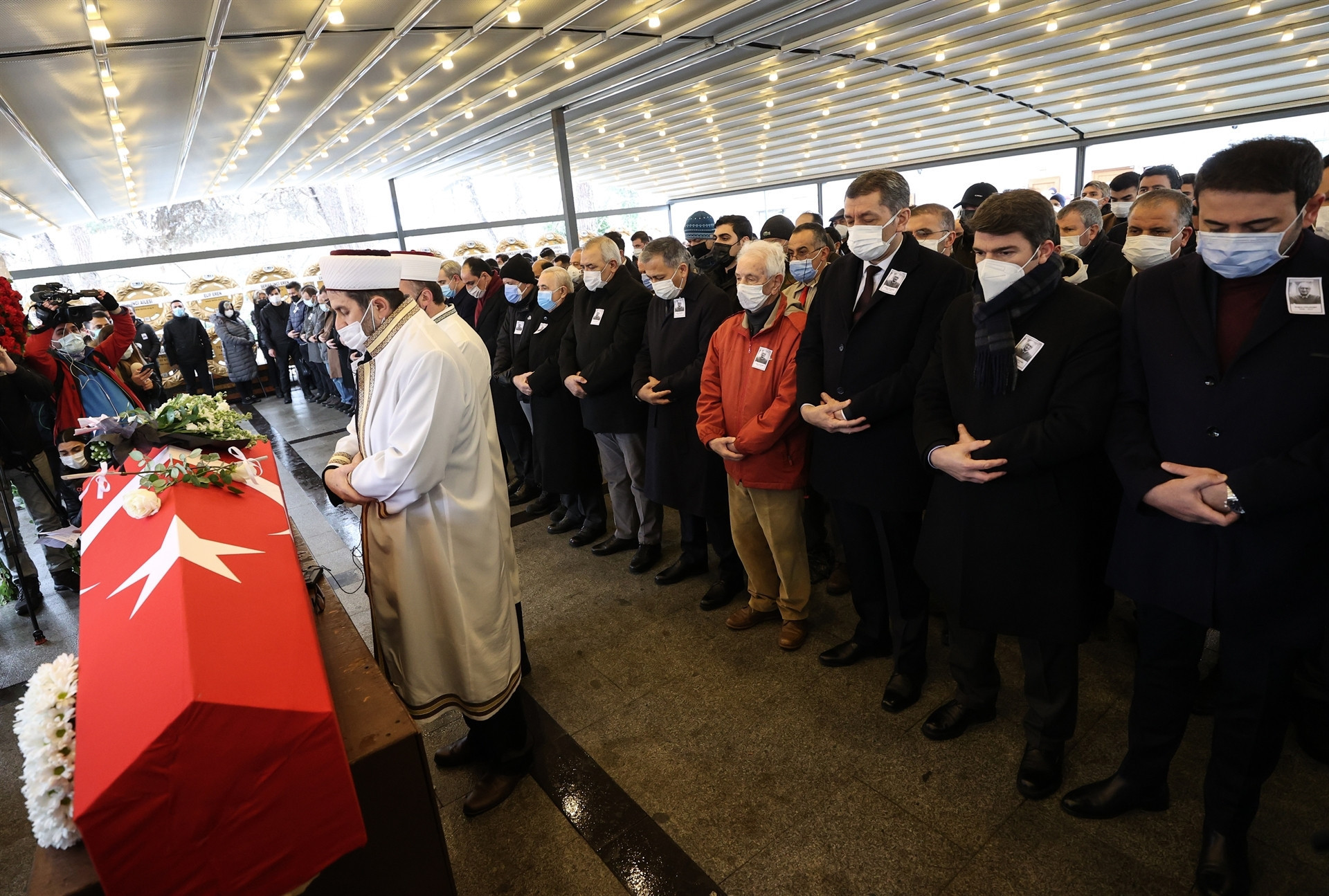 Ünlü psikolog ve yazar Prof. Dr. Cüceloğluna gözyaşlarıyla veda