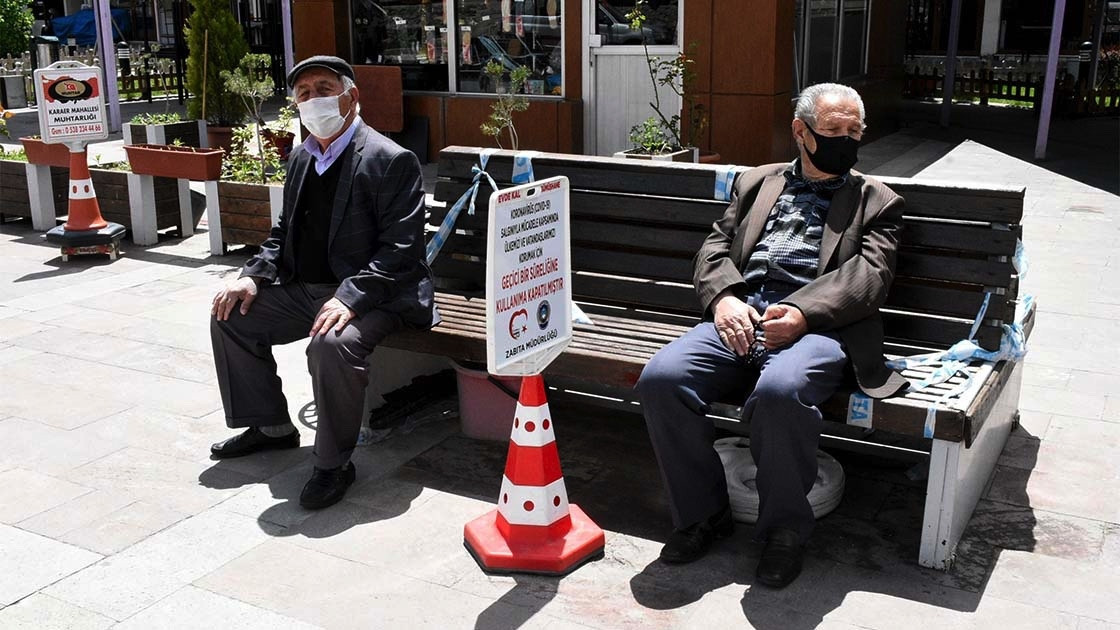 65 yaş üstü ve 20 yaş altı sokağa çıkma saatleri nedir
