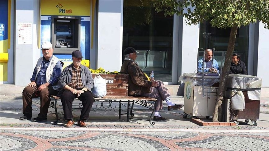 65 yaş üstü ve 20 yaş altı sokağa çıkma saatleri nedir