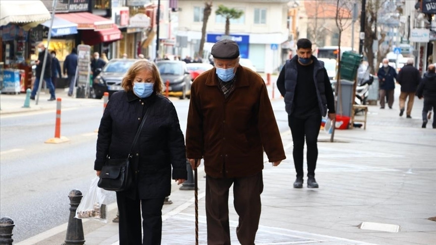 65 yaş üstü ve 20 yaş altı sokağa çıkma saatleri nedir