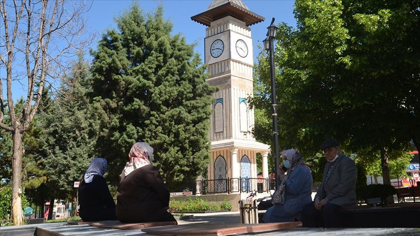 65 yaş üstü sokağa çıkma yasağı saatleri kaçta başlıyor İşte 65 yaş üstü sokağa çıkma yasağı olan iller 65 yaş üstü sokağa çıkma yasağı saatleri kaçta başlıyor İşte 65 yaş üstü sokağa çıkma yasağı olan iller
