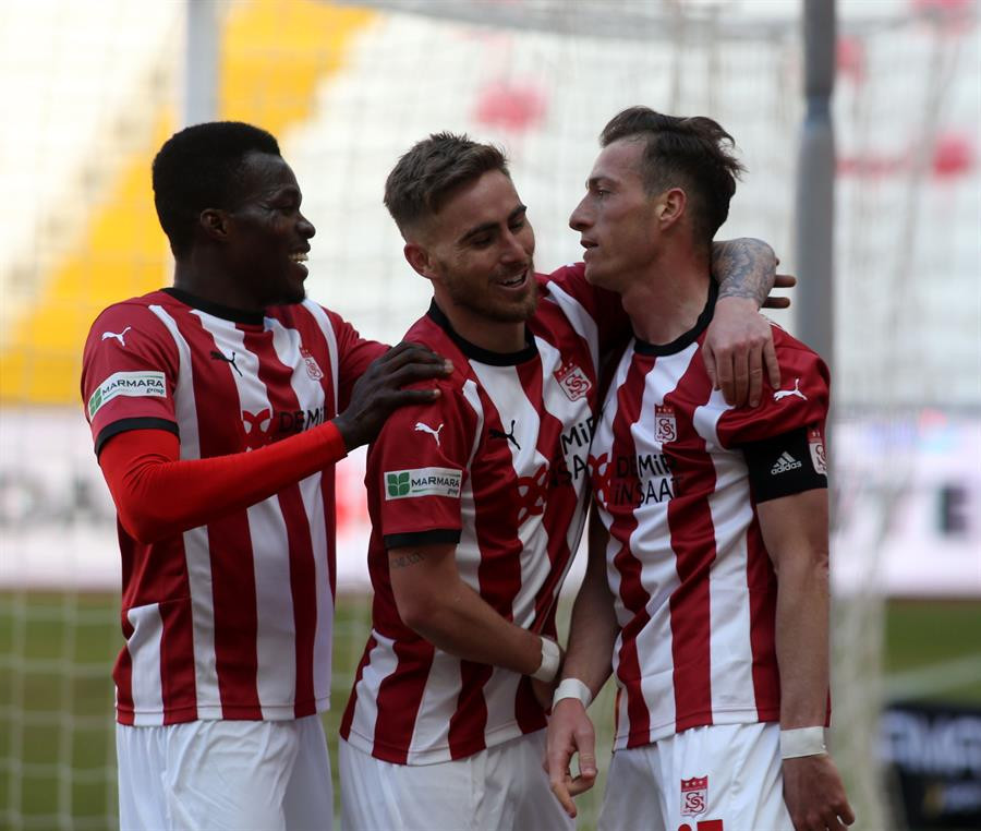 Demir Grup Sivasspor 1-0 Fatih Karagümrük maçı fotoğrafları
