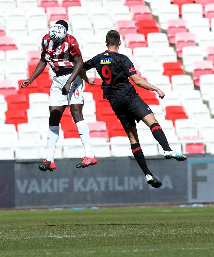 Demir Grup Sivasspor 1-0 Fatih Karagümrük maçı fotoğrafları