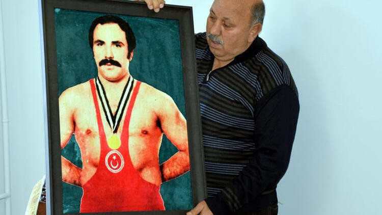 REŞİT KARABACAK KİMDİR