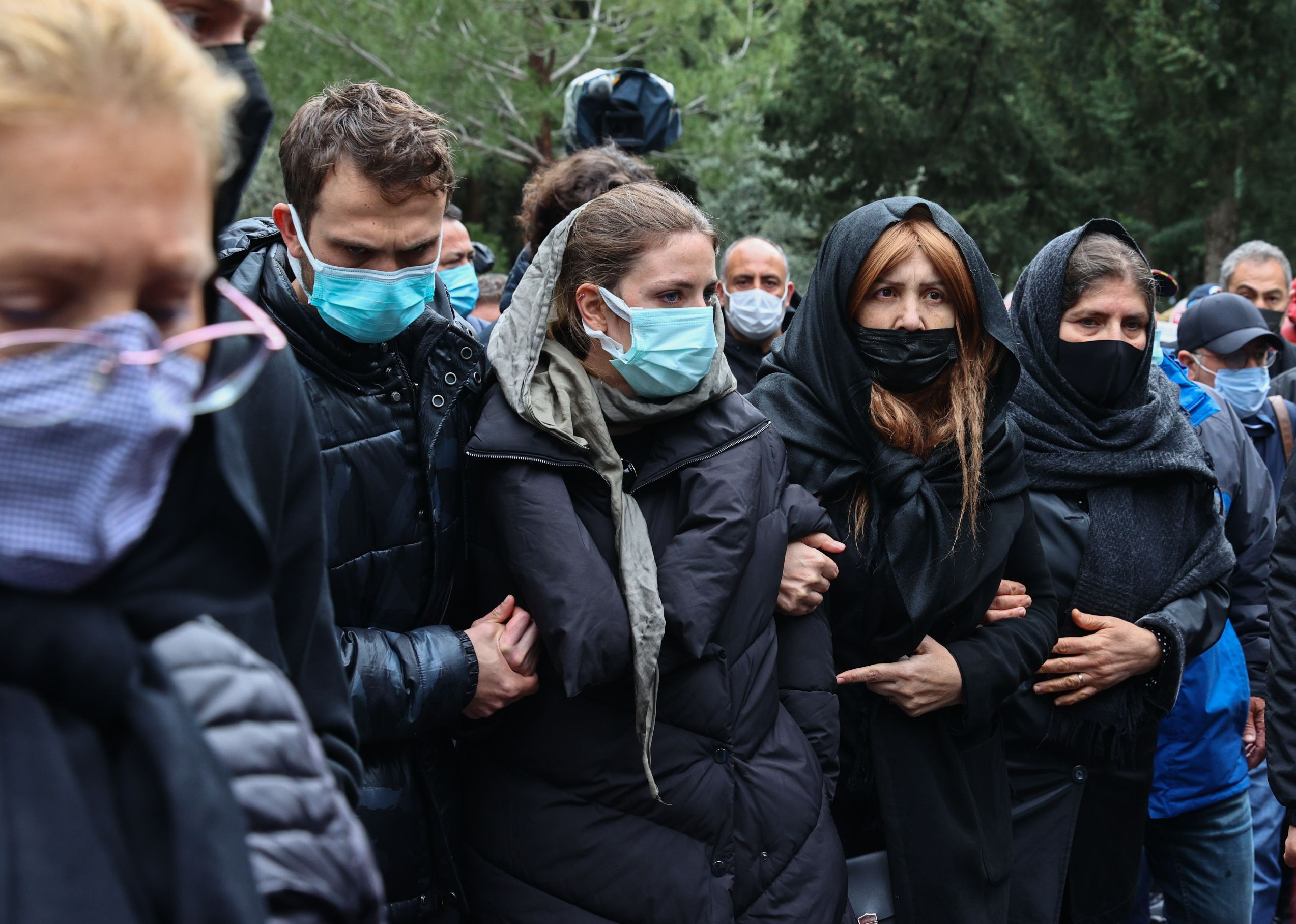 Efsane futbolcu Erhan Önal, İzmirde toprağa verildi