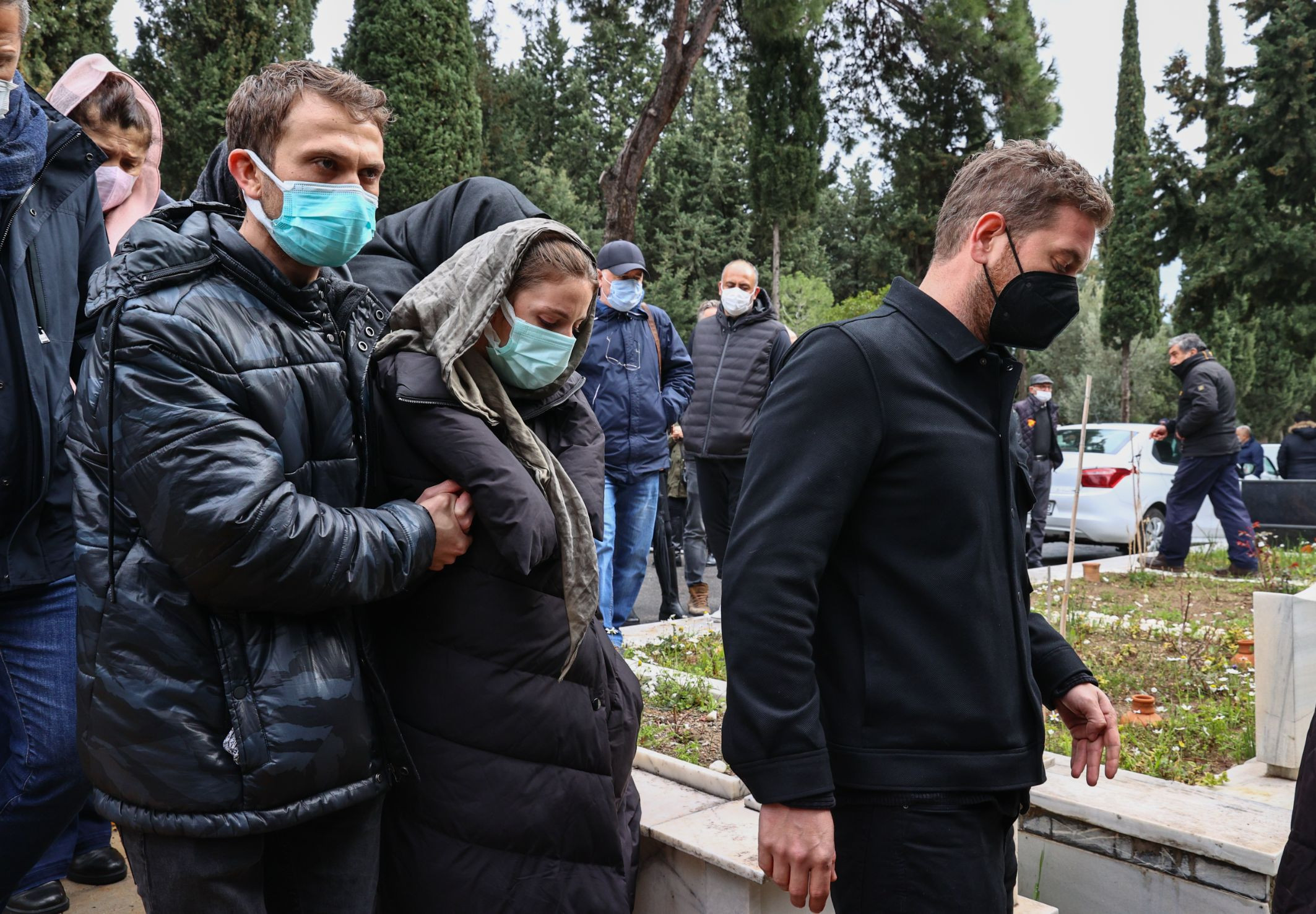 Efsane futbolcu Erhan Önal, İzmirde toprağa verildi