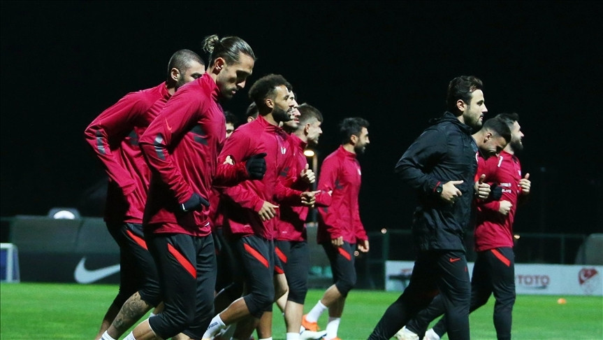 A Milli Futbol Takımında iki futbolcu aday kadrodan çıkartıldı A Milli Futbol Takımında iki futbolcu aday kadrodan çıkartıldı