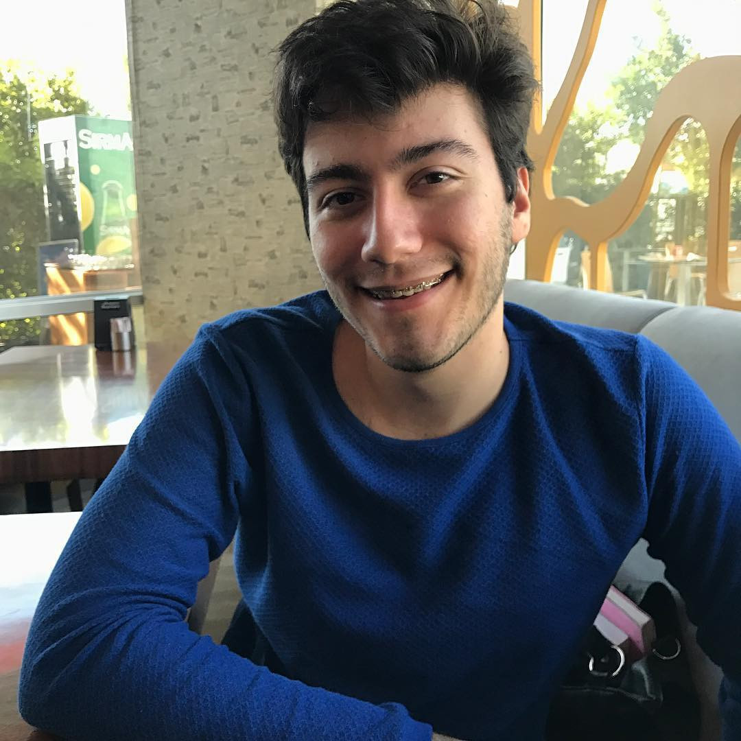 ÇOCUKKEN ÇOK ARKADAŞIM YOKTU