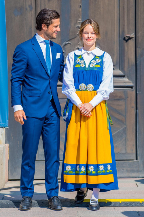 BİR RESTORANDA TANIŞTILAR