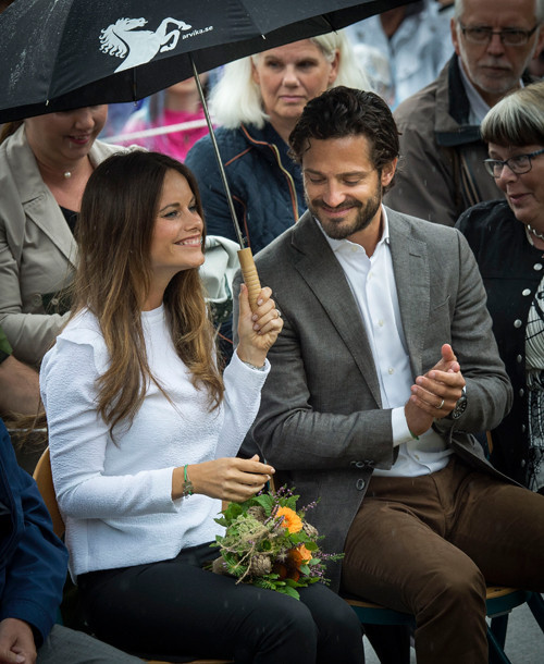 AİLEYE UYUM SAĞLADI