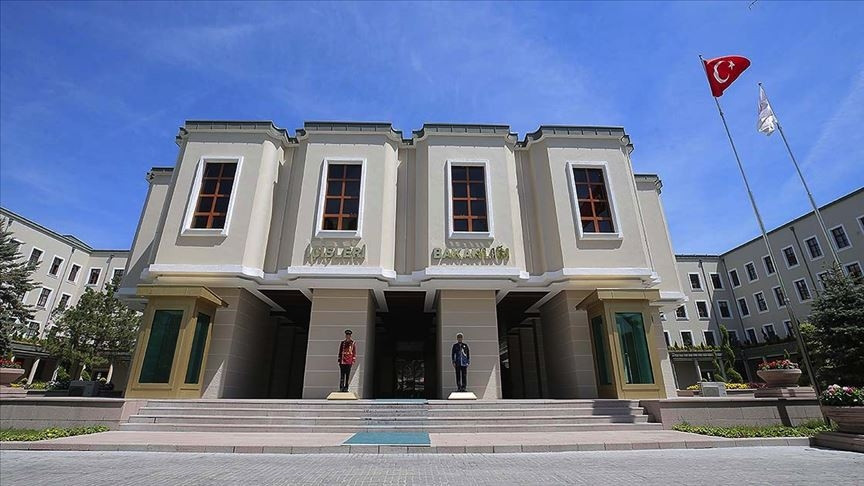 Hangi illerde 65 yaş üstü ve 20 yaş altı sokağa çıkma yasağı var İşte 20 yaş altı ve 65 yaş üstü izin saatleri