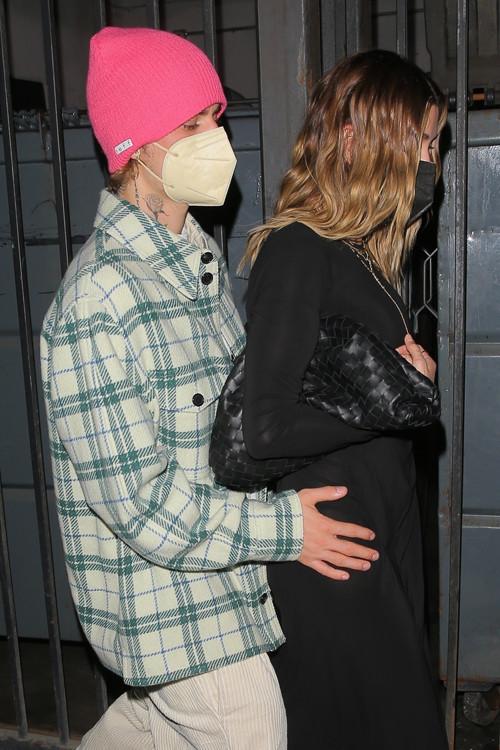 Öfkesine hakim olamadı: Eşimin etek altı fotoğraflarını çekiyorsunuz Öfkesine hakim olamadı: Eşimin etek altı fotoğraflarını çekiyorsunuz