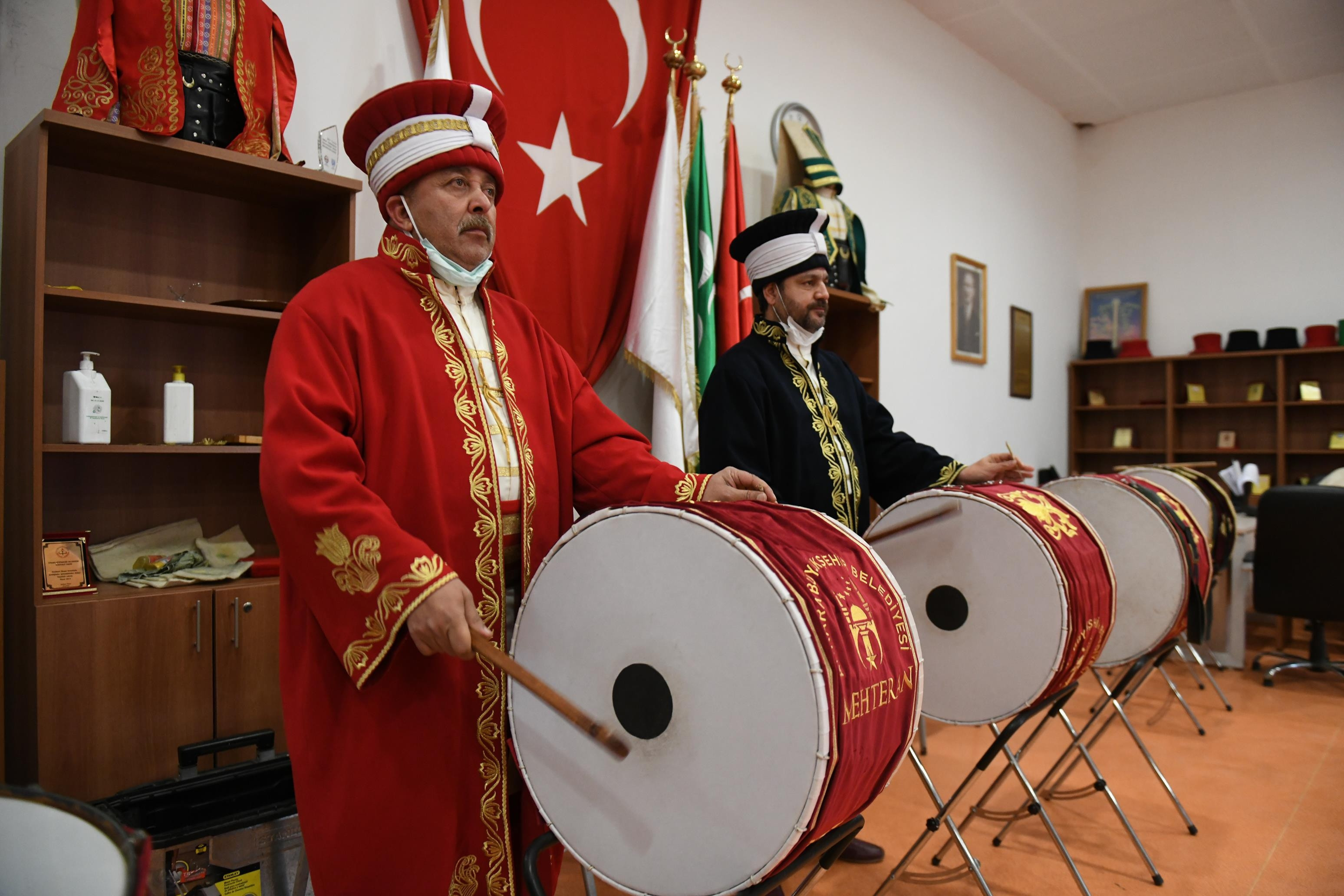 ZEVKLE VE GURURLA ÇALIYORUZ