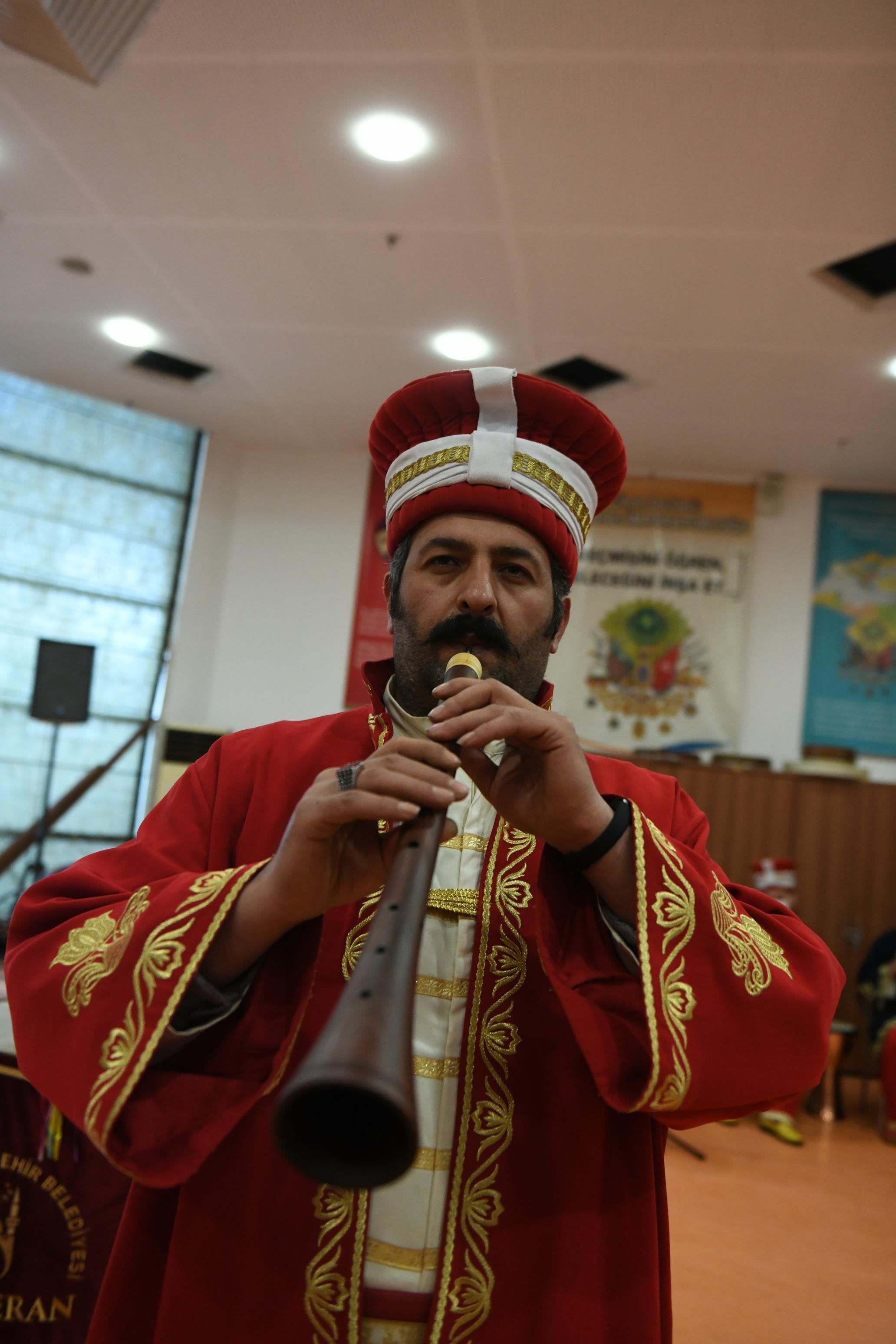 NORMAL ZURNADAN FARKLI KABA VE UZUN