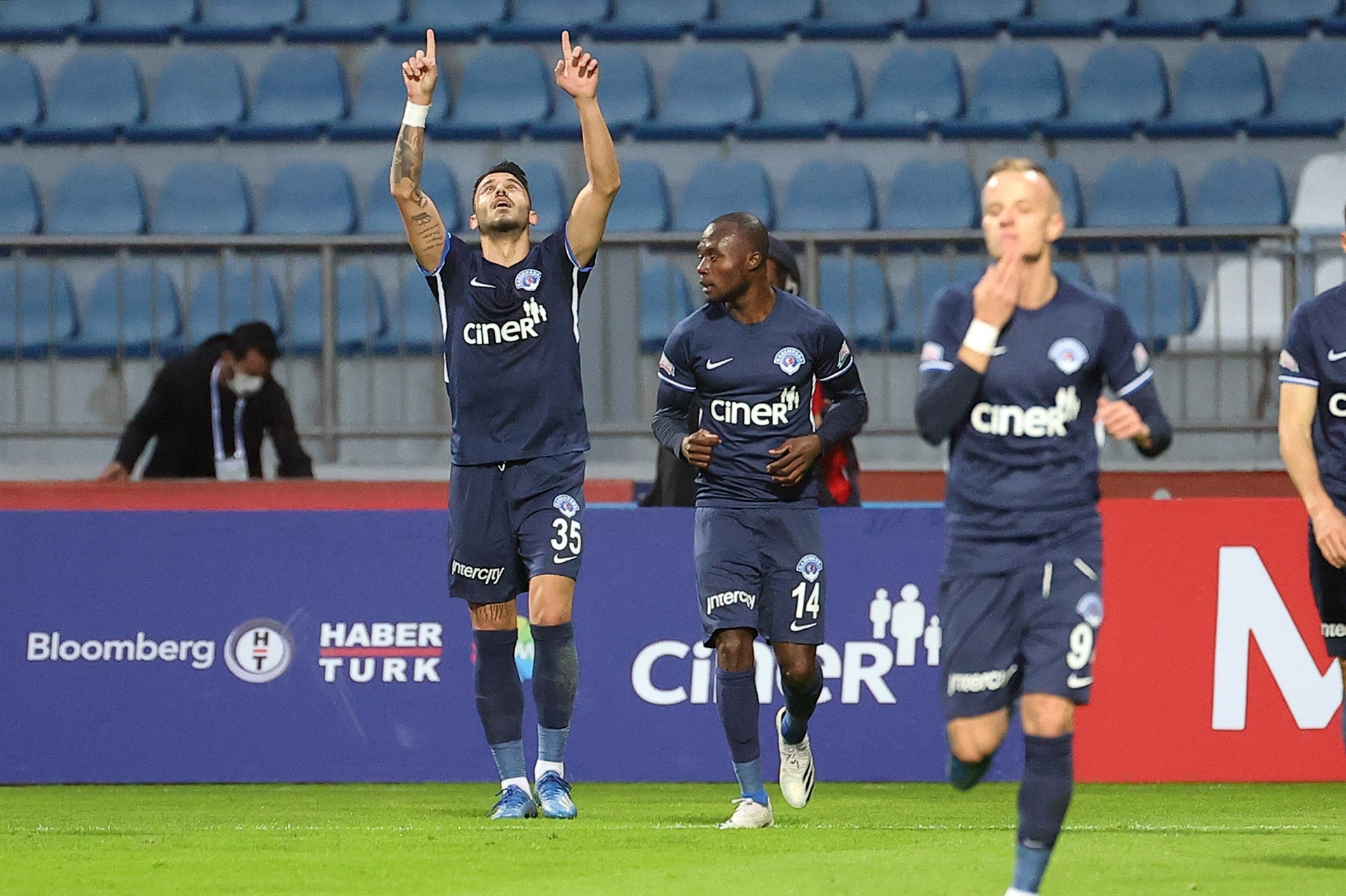 Kasımpaşa - Beşiktaş maçından öne çıkan fotoğraflar