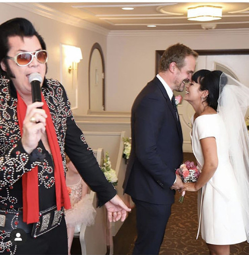 İKİ ÇOCUK ANNESİ