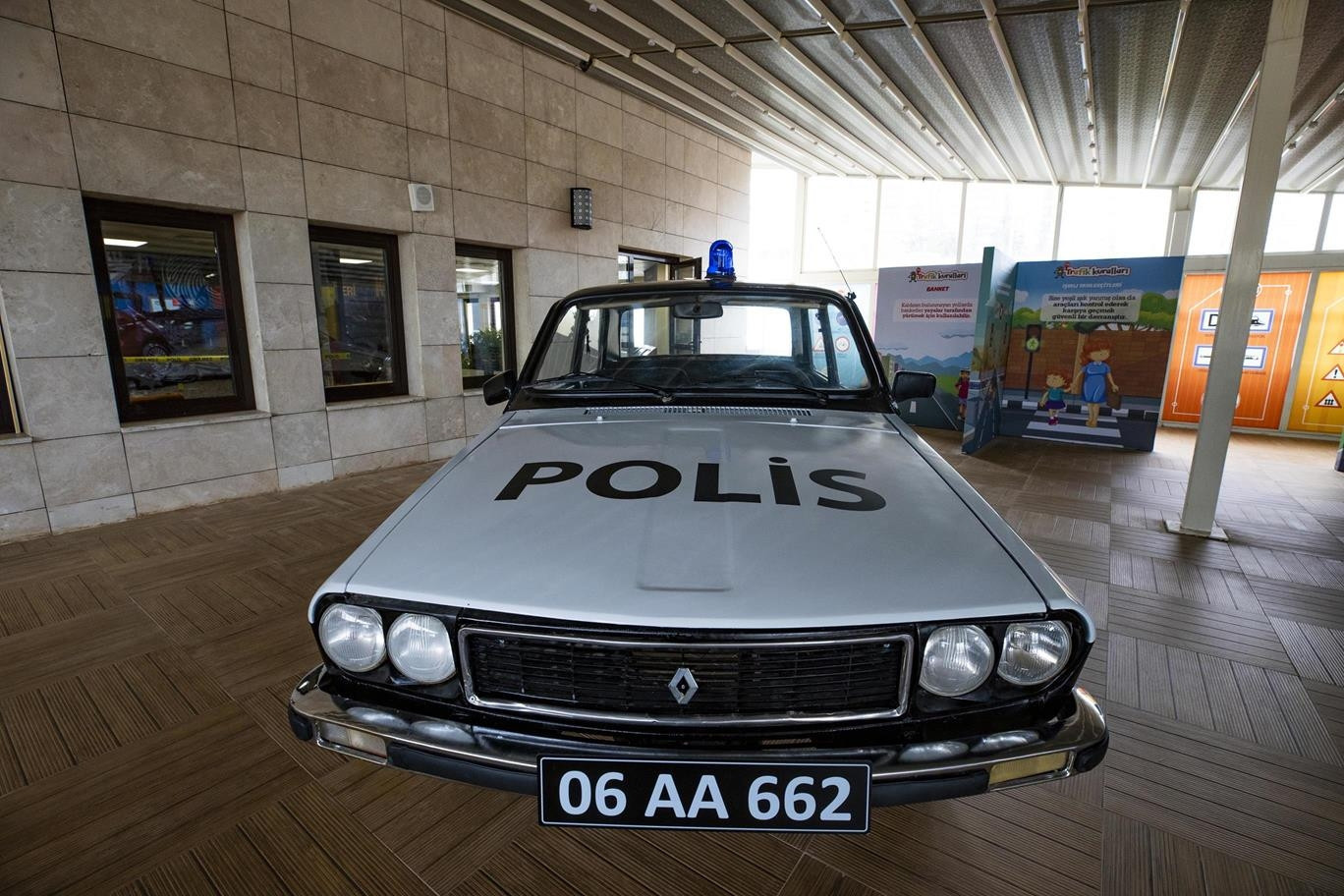 Kapılarını yarın açıyor