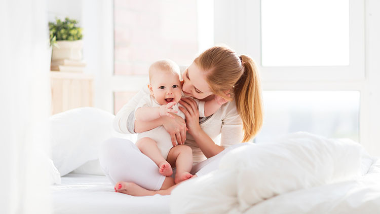 Bebek emzirmek orucu bozar mı Emziren anne oruç tutabilir mi Diyanetten açıklama