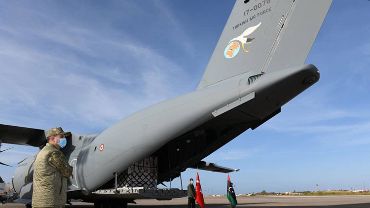 Türkiye'den Libya'ya yardım eli! 150 bin doz koronavirüs aşısı ulaştı
