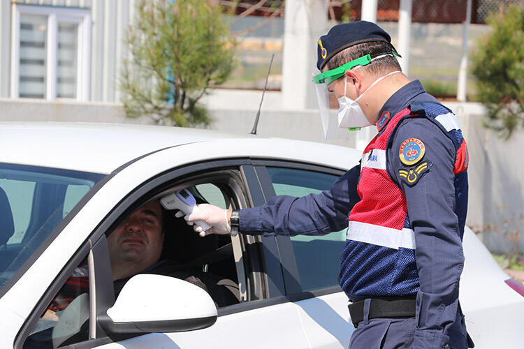 65 YAŞ ÜSTÜ SEYAHAT YASAĞI VAR MI