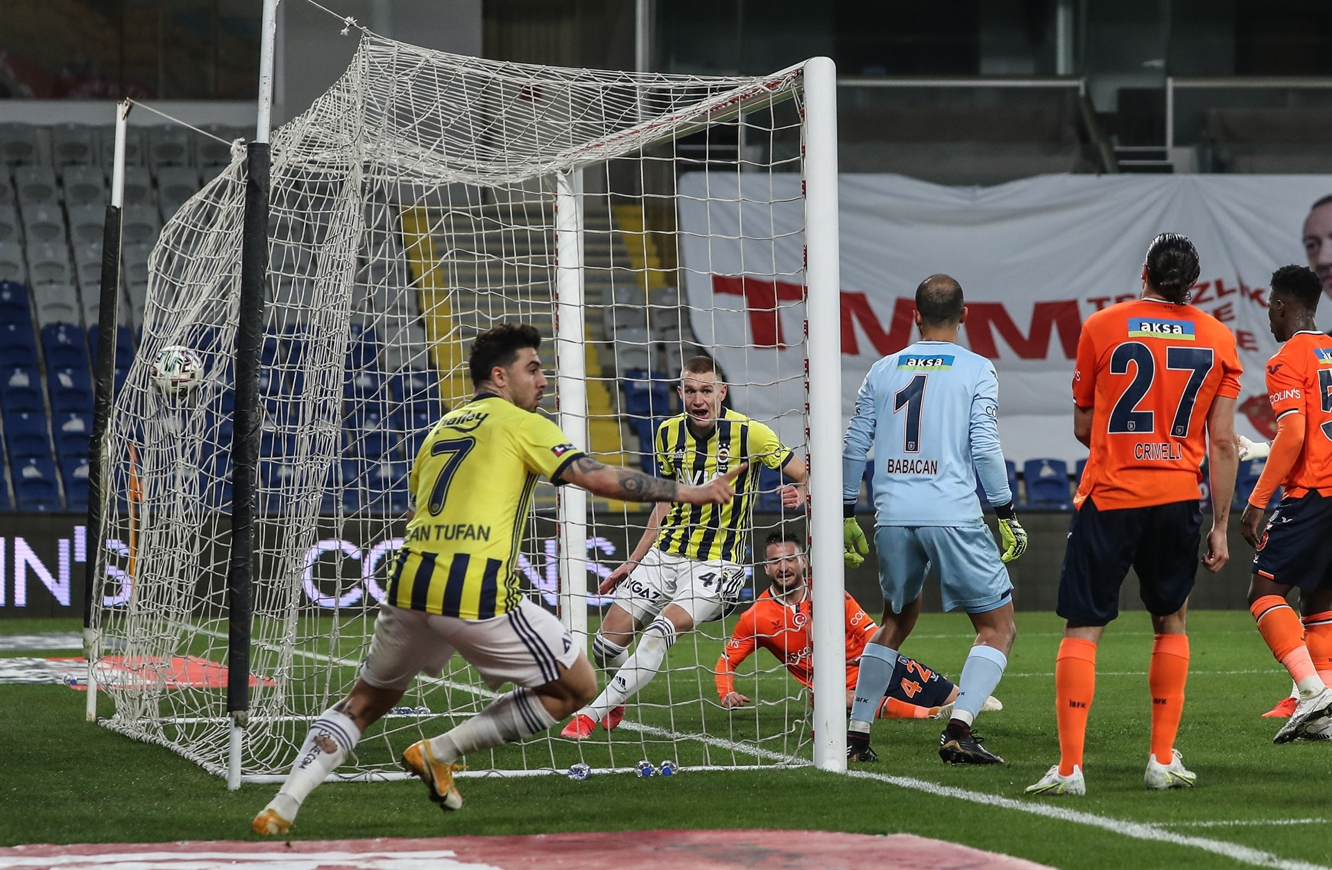 Medipol Başakşehir - Fenerbahçe maçından öne çıkan fotoğraflar
