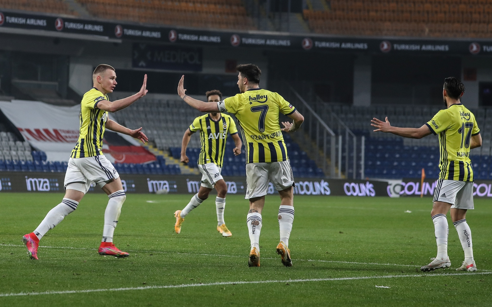 Medipol Başakşehir - Fenerbahçe maçından öne çıkan fotoğraflar