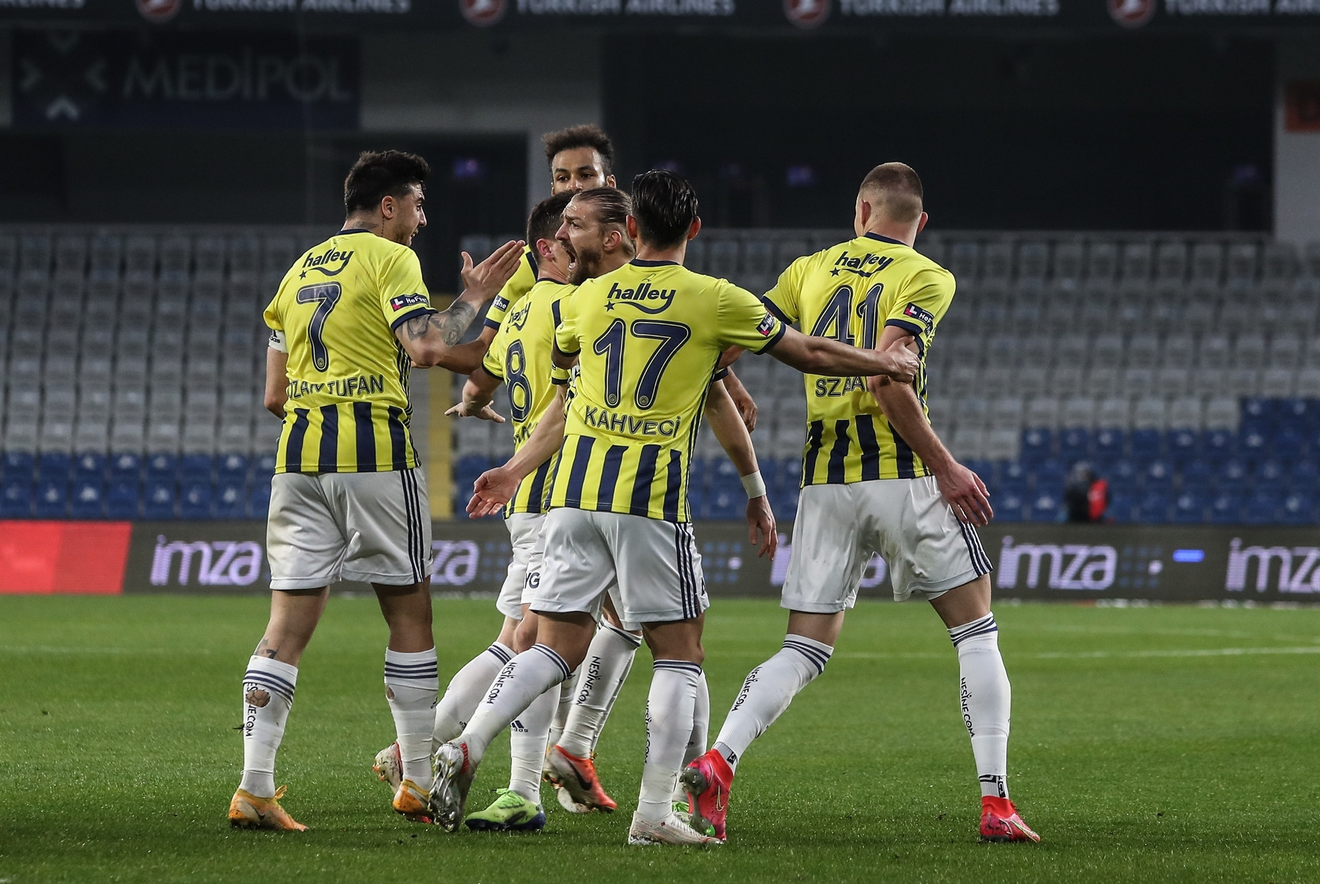Medipol Başakşehir - Fenerbahçe maçından öne çıkan fotoğraflar
