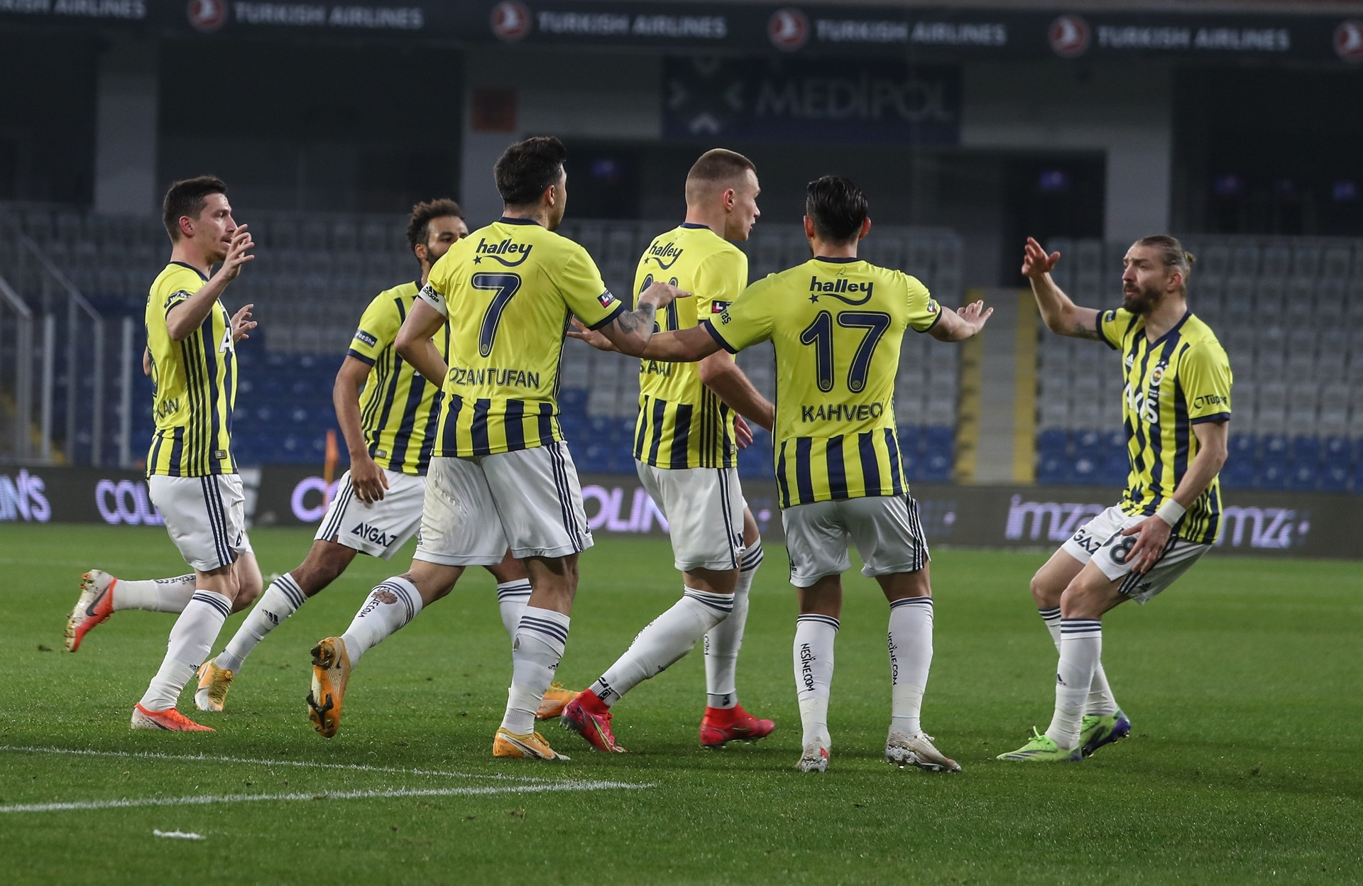 Medipol Başakşehir - Fenerbahçe maçından öne çıkan fotoğraflar