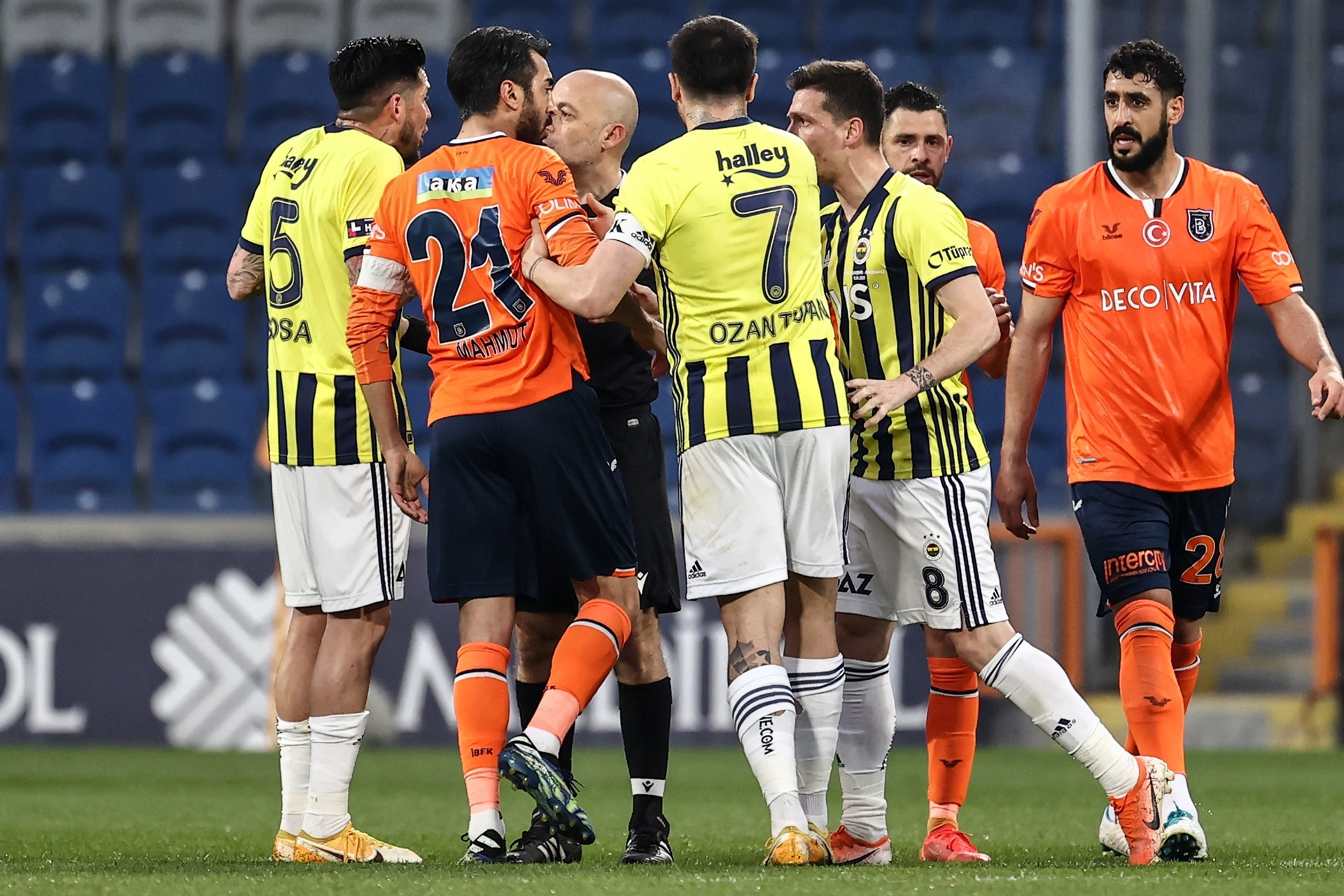 Medipol Başakşehir - Fenerbahçe maçından öne çıkan fotoğraflar