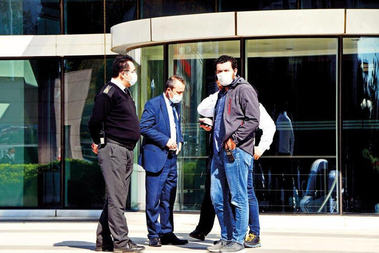 GÜLER YÜZÜNE KANDIK