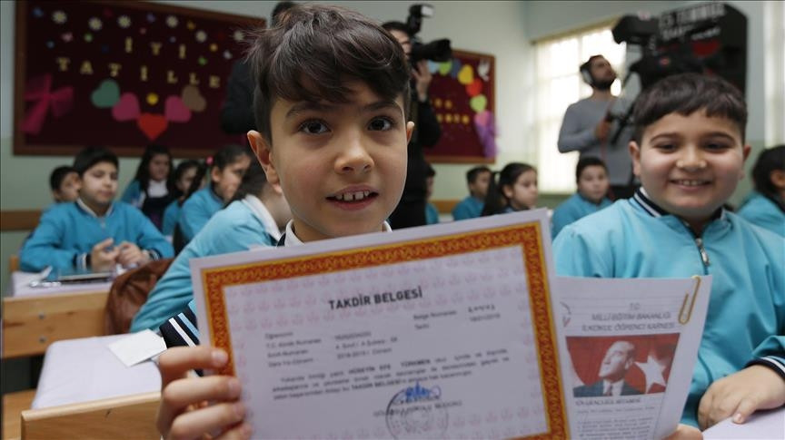 Karneler ne zaman verilecek Karneler dağıtılacak mı Milli Eğitim Bakanı canlı yayında yanıtladı