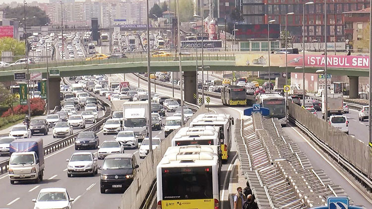 Trafikte son durum ne Tam kapanma öncesinde İstanbul Yol Durumu ve Trafik Yoğunluk Haritası