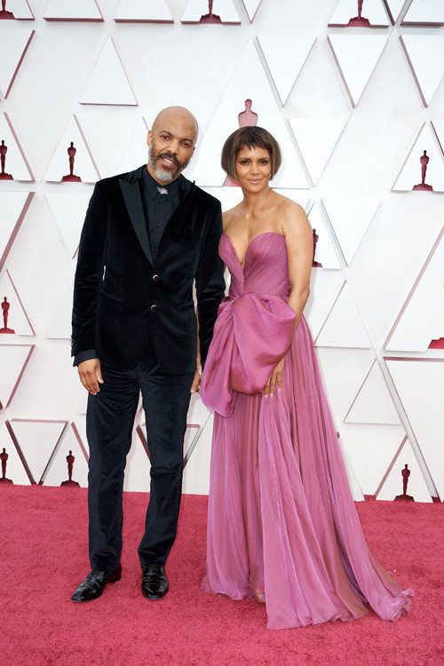 HAYRANLARI TEPKİ GÖSTERMİŞTİ